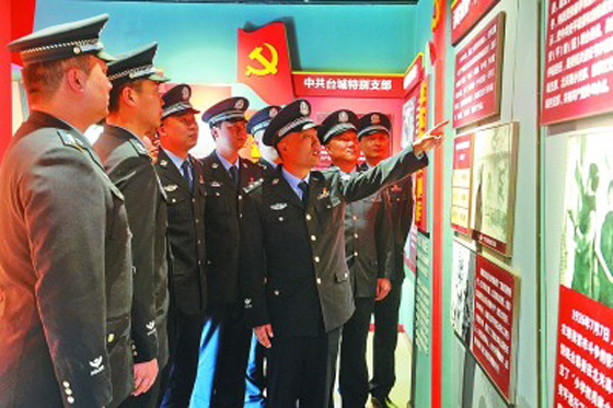 重温党史 缅怀先辈